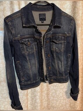 JUSTUSA Dark Wash Distressed Denim Trucker Jacket Size Medium